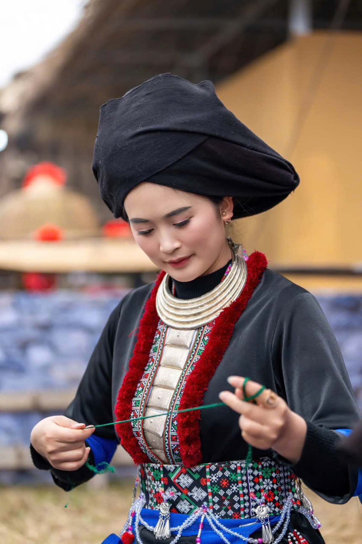 tẩn mý xuân người giữ lửa văn hóa dao khâu qua nghề thêu may hình ảnh 2 tan my xuan nguoi giu lua van hoa dao khau qua nghe theu may hinh anh 2
