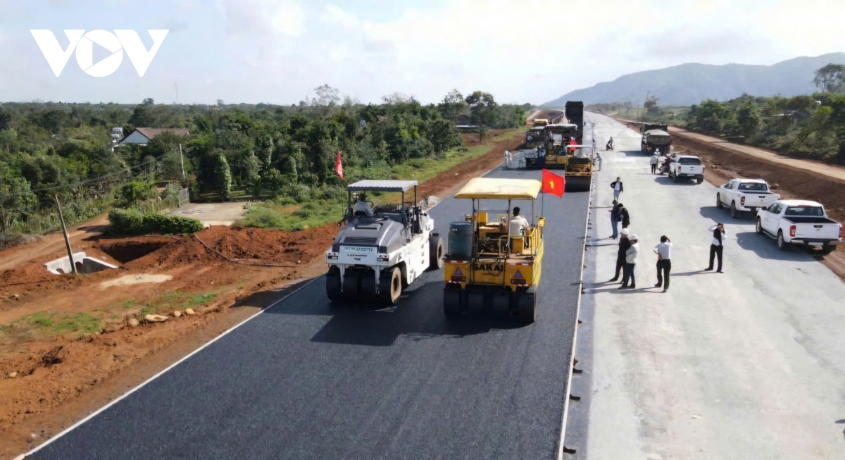 Làm việc xuyên Tết, đưa cao tốc Khánh Hòa - Buôn Ma Thuột về đích