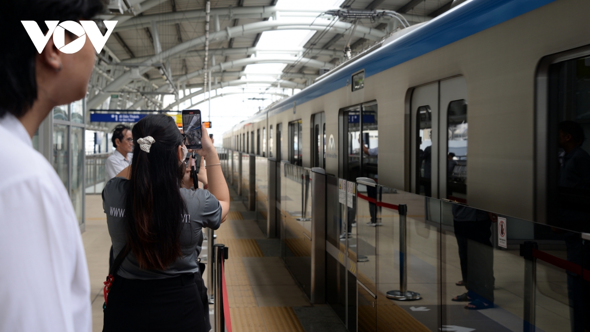 Lịch chạy tàu metro 1 cập nhật mới nhất dịp Tết Nguyên đán 2025