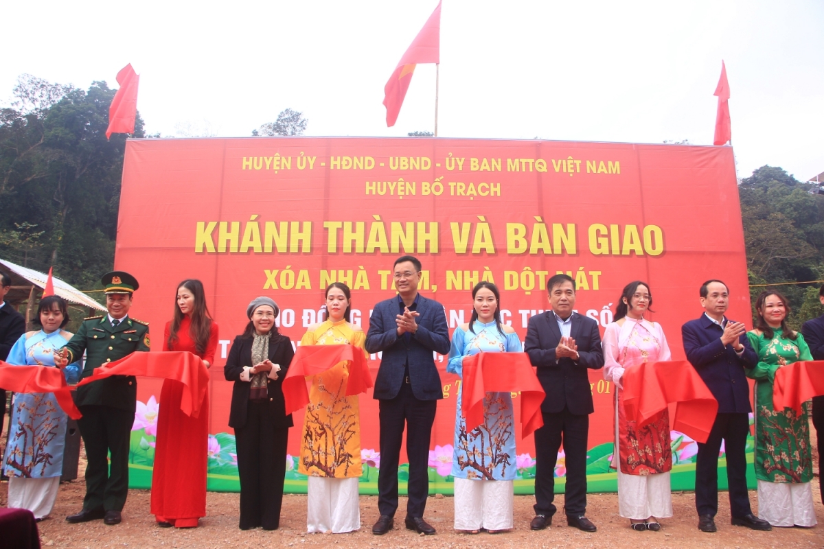 mang tết ấm đến bản làng biên giới hình ảnh 6 mang tet am den ban lang bien gioi hinh anh 6