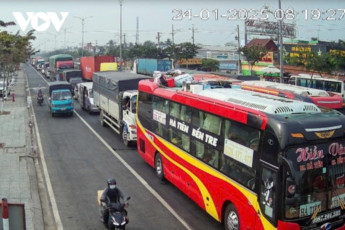 tiền giang, bến tre từ sáng sớm đã ùn ứ giao thông khu vực cầu rạch miễu hình ảnh 1 tien giang, ben tre tu sang som da un u giao thong khu vuc cau rach mieu hinh anh 1