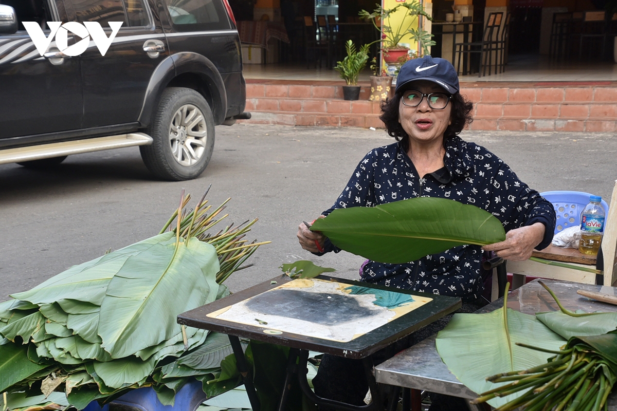 cho la dong truyen thong tap nap ke ban nguoi mua ngay giap tet hinh anh 10