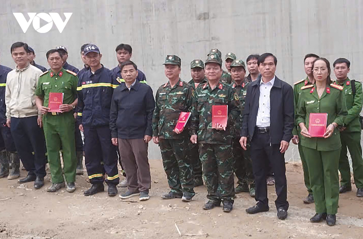 thuong nong luc luong cuu ho, cuu nan tai thuy dien Dak mi 1 hinh anh 2