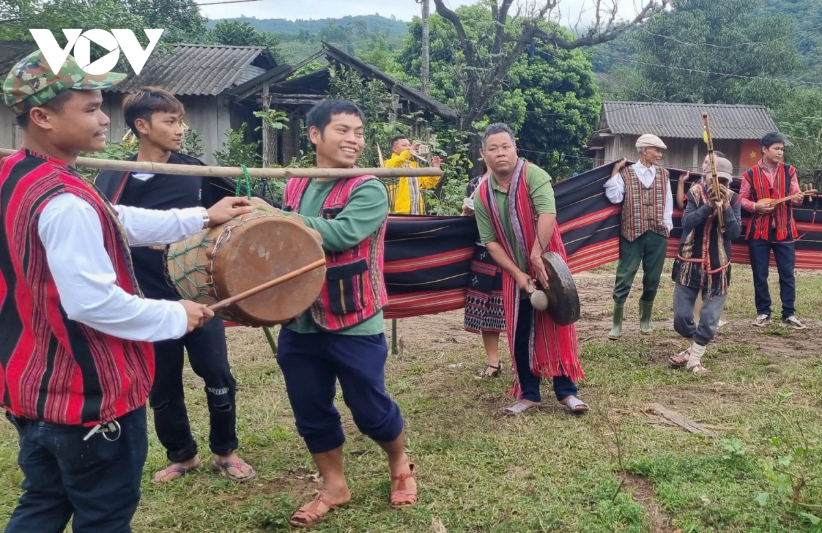  noi day an linh than nui - le tuc doc dao cua nguoi pa ko hinh anh 2