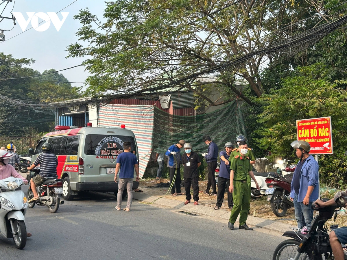 người đàn ông tử vong trong tư thế treo cổ ở tp.hcm hình ảnh 1 nguoi dan ong tu vong trong tu the treo co o tp.hcm hinh anh 1