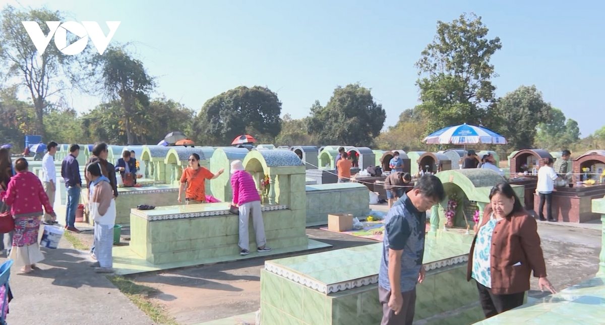 phong tục tảo mộ dịp tết đến xuân về - gìn giữ nét văn hoá việt tại thái lan hình ảnh 3 phong tuc tao mo dip tet den xuan ve - gin giu net van hoa viet tai thai lan hinh anh 3