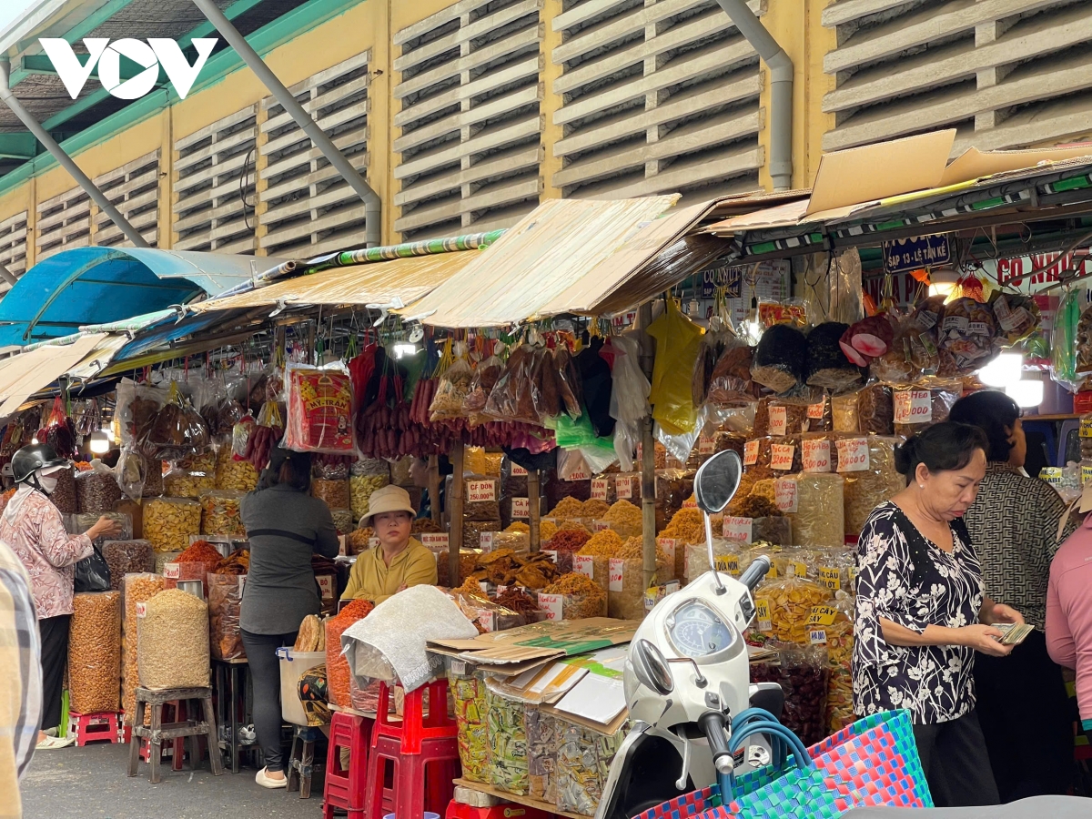 vắng người mua, chợ truyền thống ở tp.hcm chật vật khi tết nguyên đán đến gần hình ảnh 1 vang nguoi mua, cho truyen thong o tp.hcm chat vat khi tet nguyen dan den gan hinh anh 1