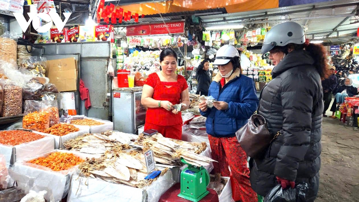 Thị trường hàng Tết tại thành phố Huế bắt đầu sôi động