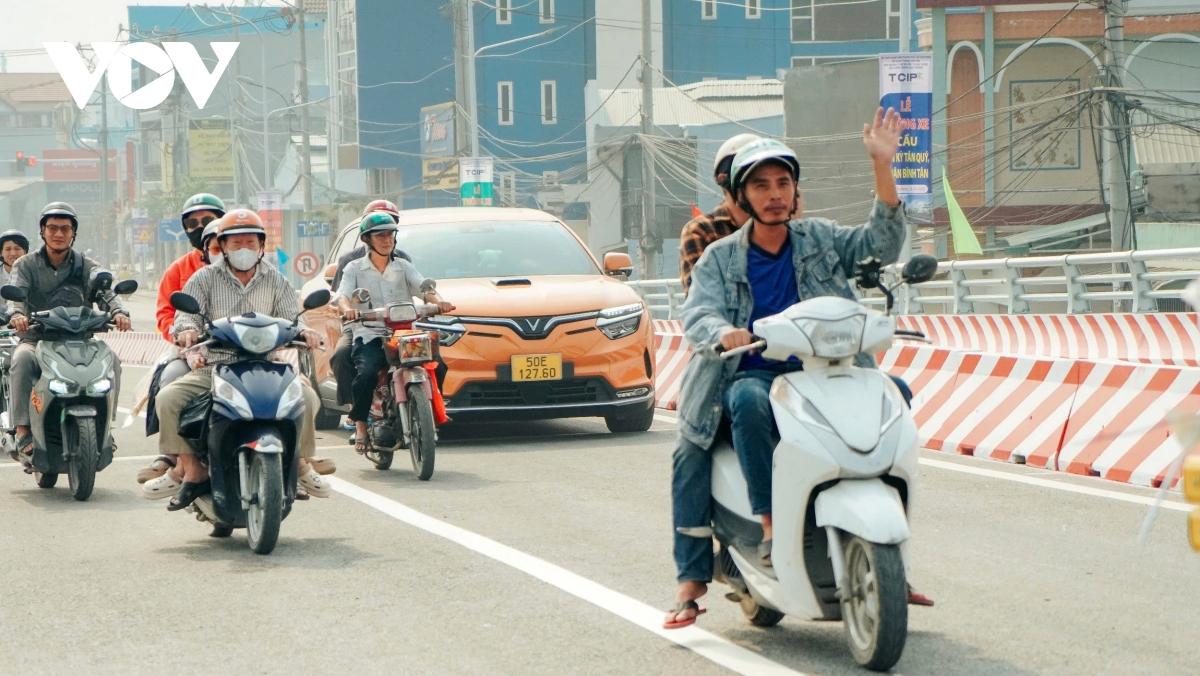 khánh thành cầu tân kỳ - tân quý, kết nối quốc lộ 1 với sân bay tân sơn nhất hình ảnh 2 khanh thanh cau tan ky - tan quy, ket noi quoc lo 1 voi san bay tan son nhat hinh anh 2