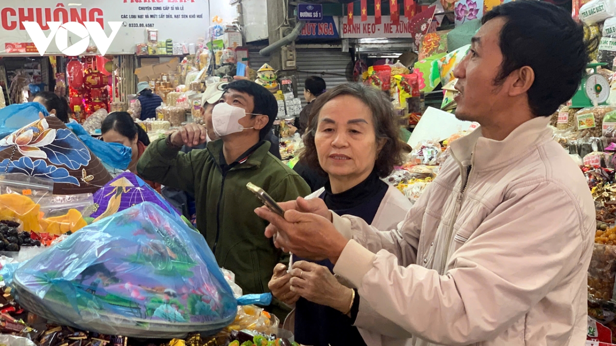 thị trường hàng tết tại thành phố huế bắt đầu sôi động hình ảnh 2 thi truong hang tet tai thanh pho hue bat dau soi dong hinh anh 2