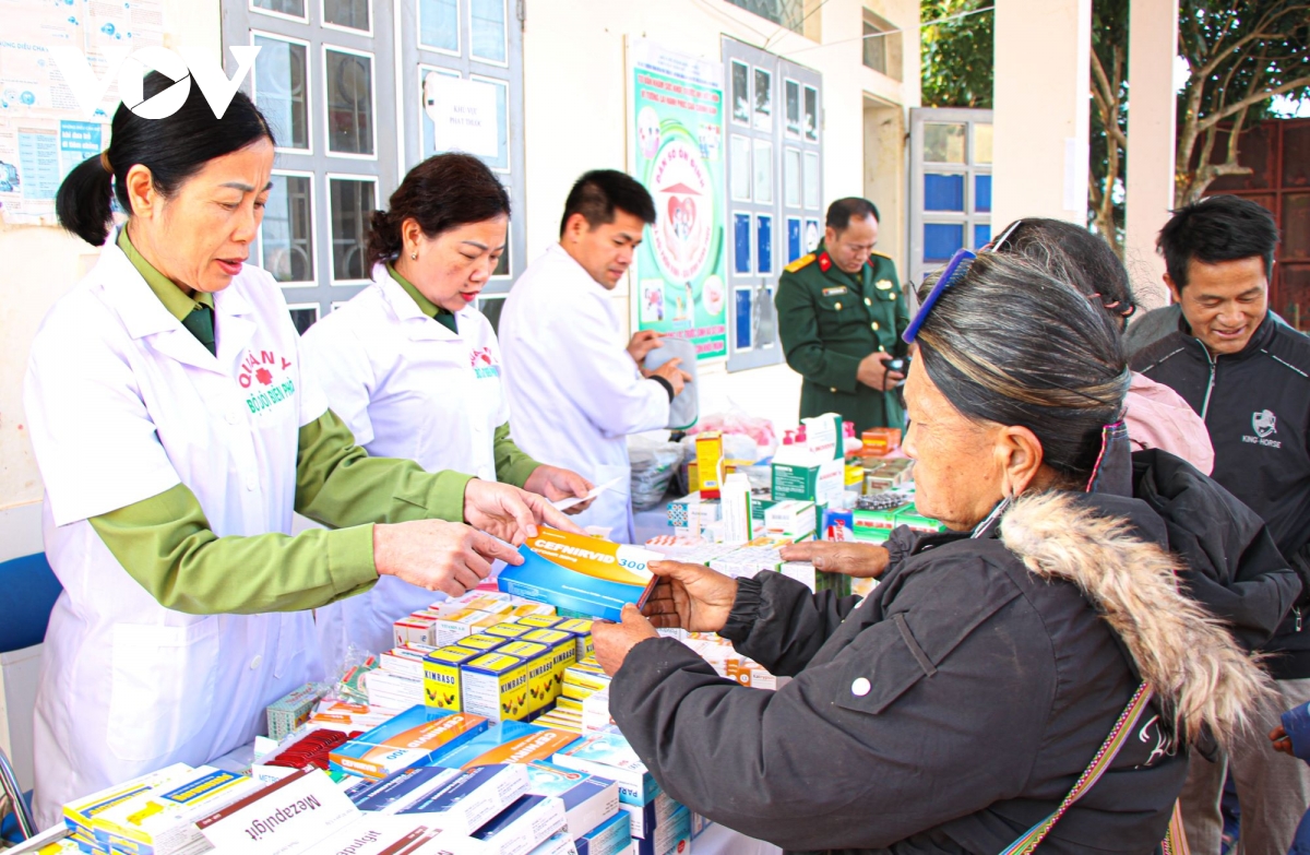mang tết đủ đầy đến các bản làng vùng biên hình ảnh 2 mang tet du day den cac ban lang vung bien hinh anh 2