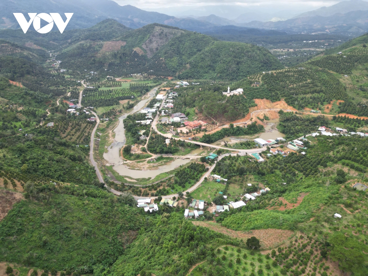 Don tet trong nhung can nha moi o mien nui tinh khanh hoa hinh anh 3