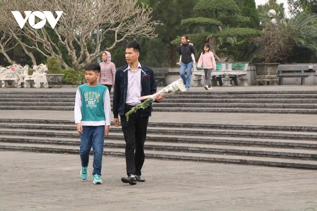 ngay cuoi nam o mien dat thieng quang tri no hoa hoa binh hinh anh 2