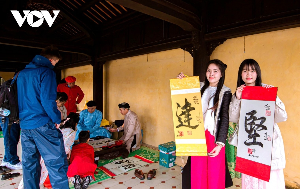 khu di sản huế đón hàng ngàn lượt khách tham quan, vui tết hình ảnh 8 khu di san hue don hang ngan luot khach tham quan, vui tet hinh anh 8