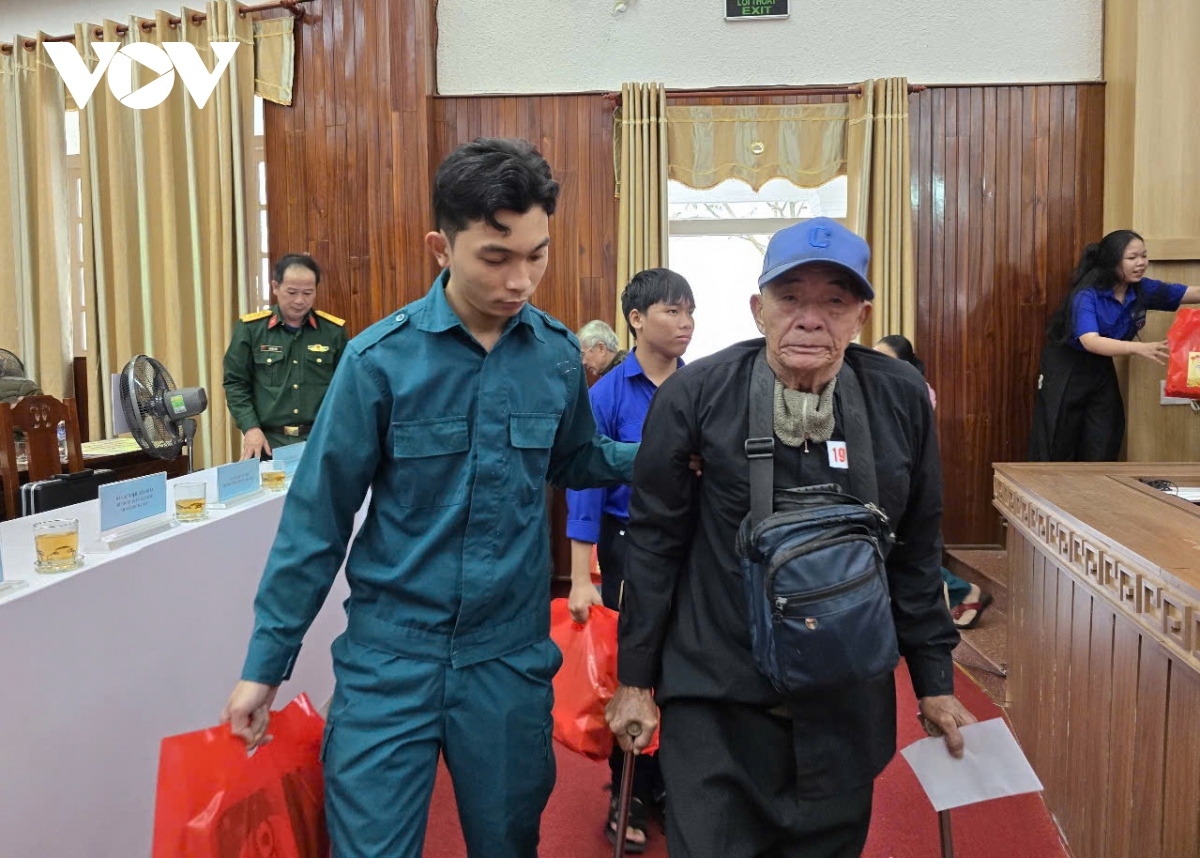 vov mien trung va cac don vi dong hanh mang tet som den dong bao ngheo quang nam hinh anh 13