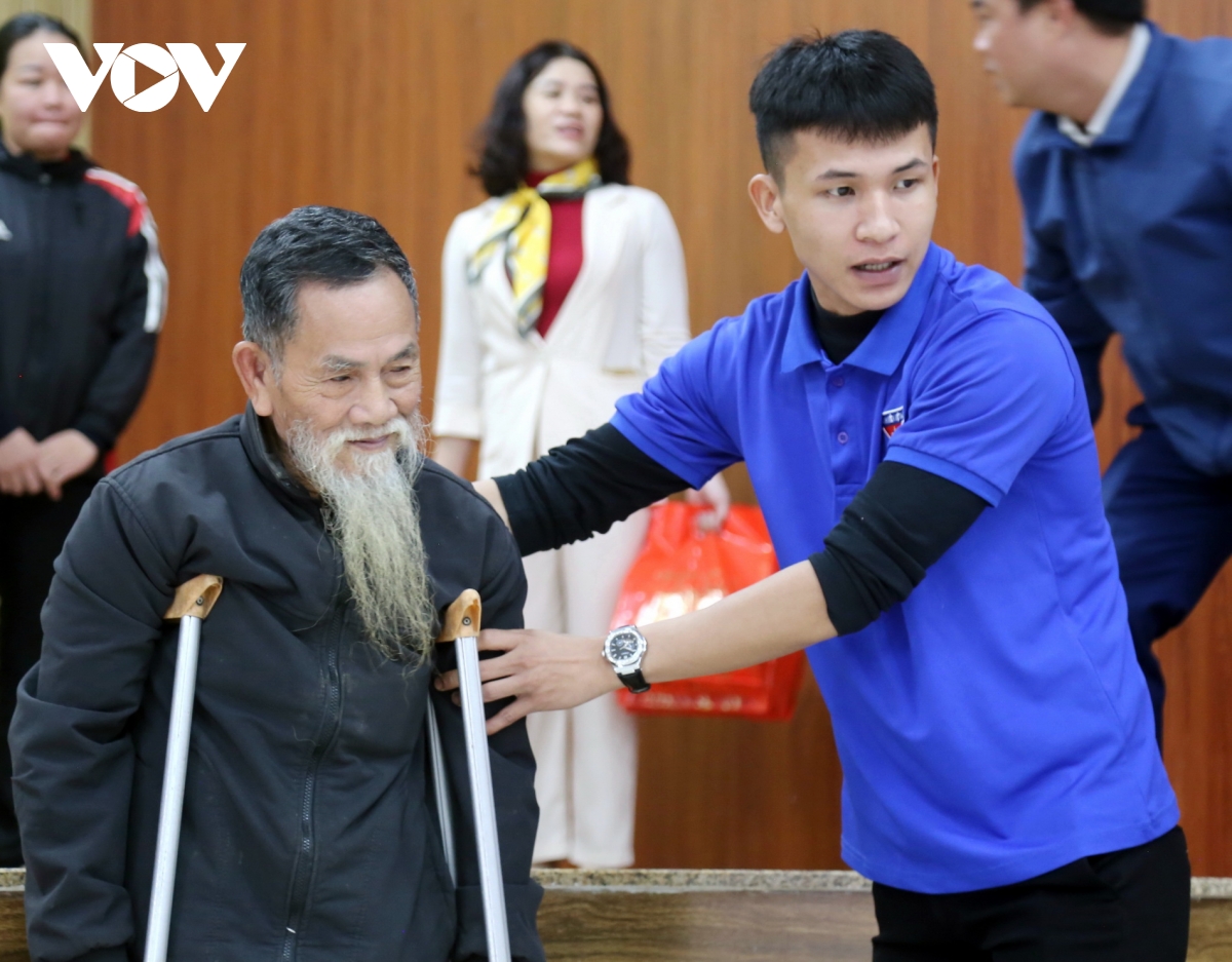 vov miền trung và các đơn vị đồng hành trao 1.300 suất quà tết tại quảng nam hình ảnh 2 vov mien trung va cac don vi dong hanh trao 1.300 suat qua tet tai quang nam hinh anh 2