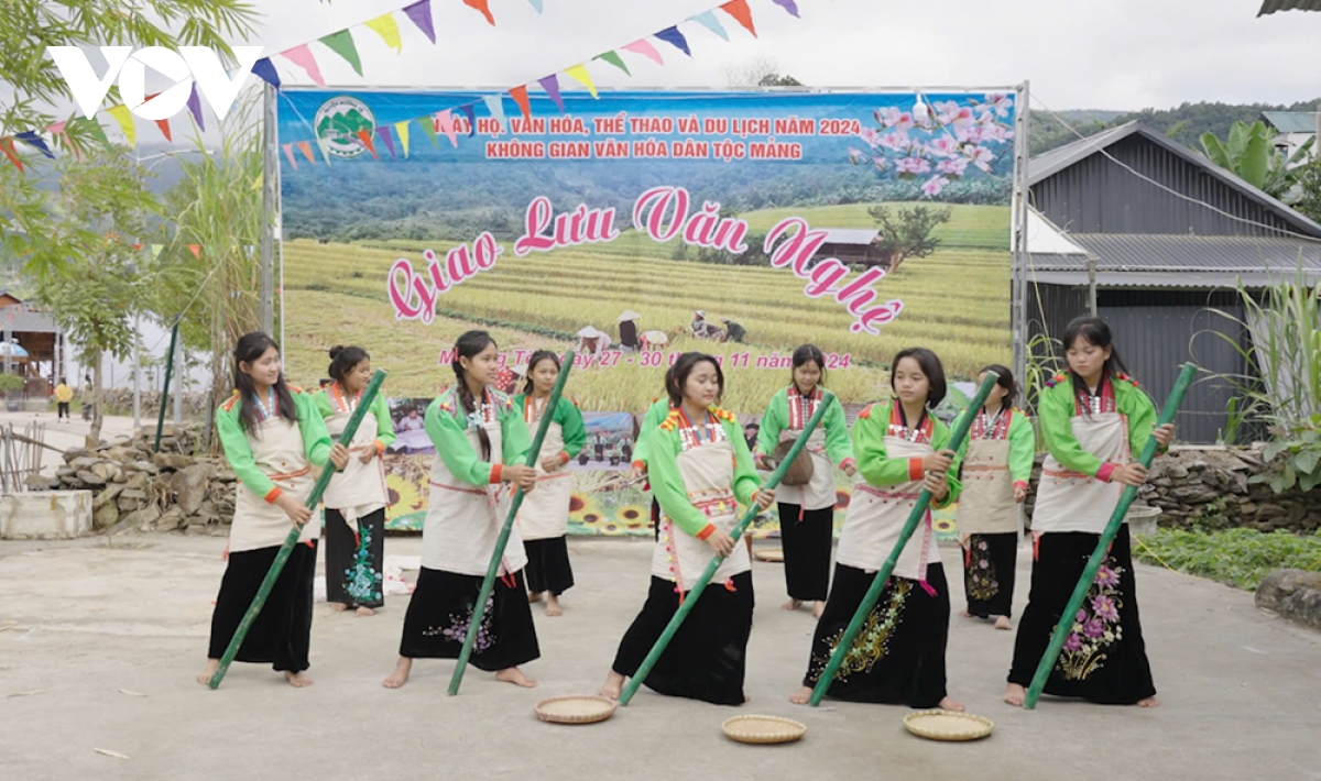 xuân no ấm trên bản làng đồng bào mảng ở lai châu hình ảnh 3 xuan no am tren ban lang dong bao mang o lai chau hinh anh 3