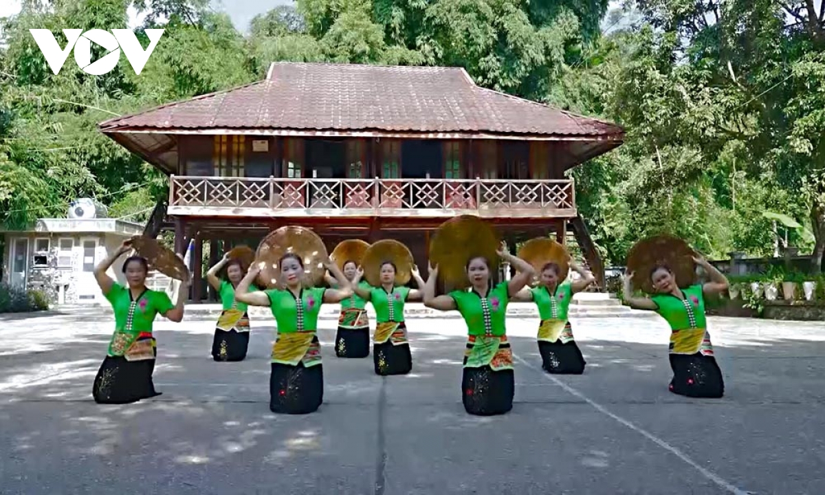 bản làng lai châu rộn rã tiếng xòe xuân hình ảnh 4 ban lang lai chau ron ra tieng xoe xuan hinh anh 4