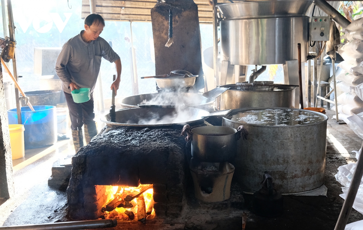 lò nấu đường phèn truyền thống quảng ngãi đỏ lửa dịp tết hình ảnh 6 lo nau duong phen truyen thong quang ngai do lua dip tet hinh anh 6
