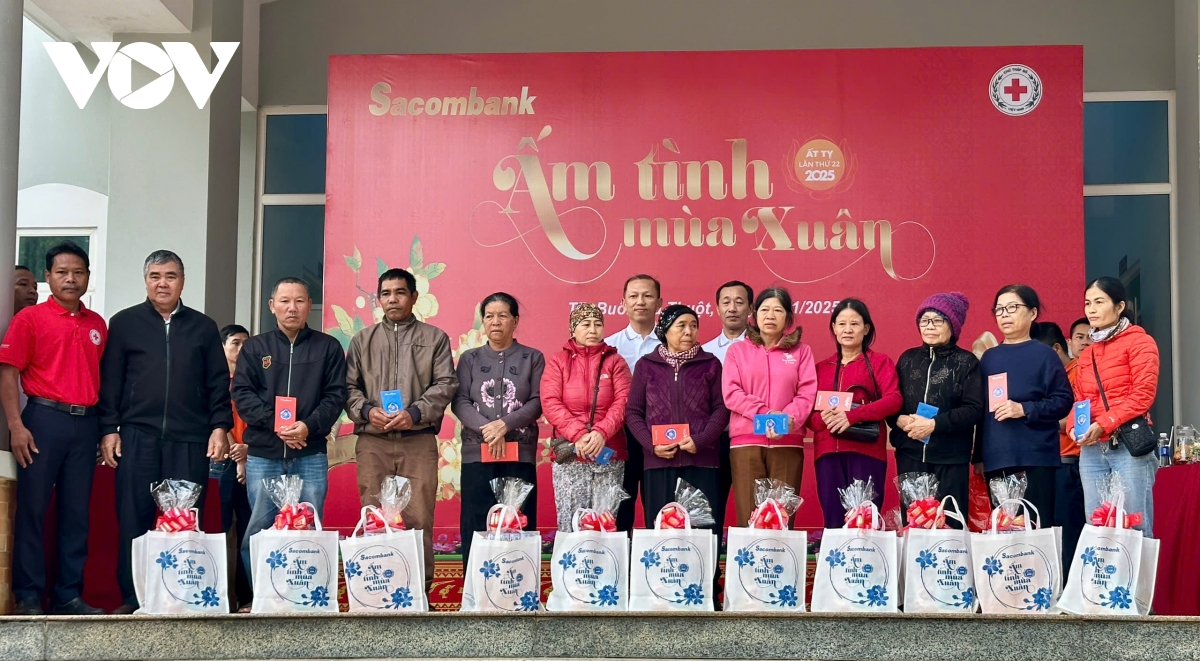hơn 65.000 phần quà tết nhân ái chăm lo người khó khăn ở Đắk lắk hình ảnh 1 hon 65.000 phan qua tet nhan ai cham lo nguoi kho khan o Dak lak hinh anh 1