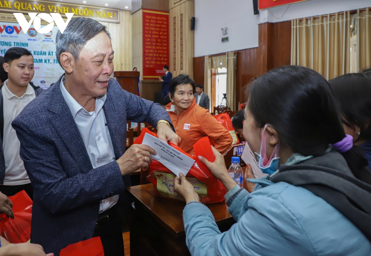 vov miền trung và các đơn vị đồng hành mang tết sớm đến đồng bào nghèo quảng nam hình ảnh 8 vov mien trung va cac don vi dong hanh mang tet som den dong bao ngheo quang nam hinh anh 8