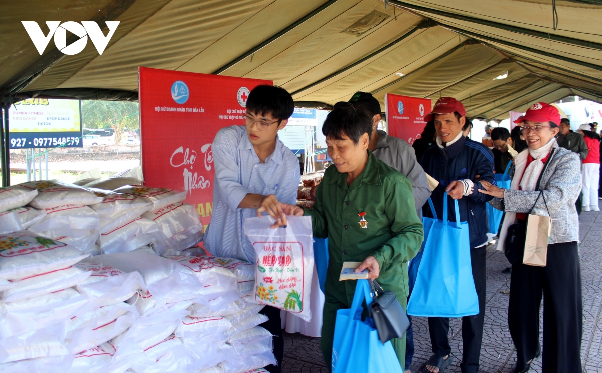 Đắk lắk phát động phong trào tết nhân ái xuân Ất tỵ năm 2025 hình ảnh 3 Dak lak phat dong phong trao tet nhan ai xuan At ty nam 2025 hinh anh 3