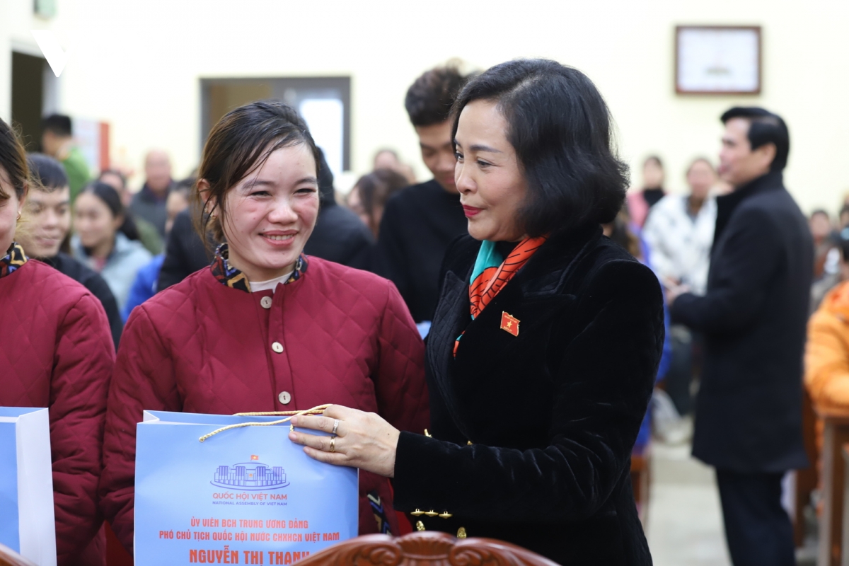 phó chủ tịch quốc hội nguyễn thị thanh thăm, tặng quà tết tại sơn la hình ảnh 4 pho chu tich quoc hoi nguyen thi thanh tham, tang qua tet tai son la hinh anh 4