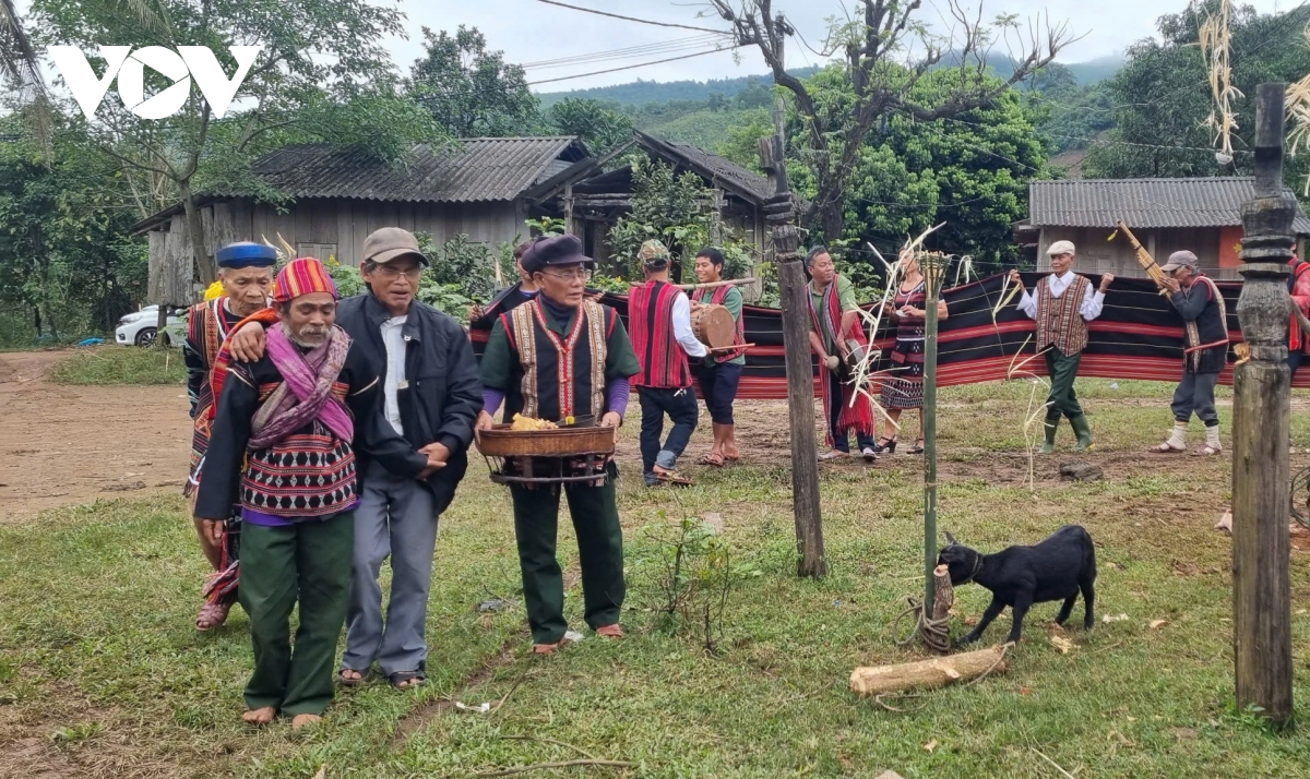 nối dây ân linh thần núi - lễ tục độc đáo của người pa kô hình ảnh 3 noi day an linh than nui - le tuc doc dao cua nguoi pa ko hinh anh 3