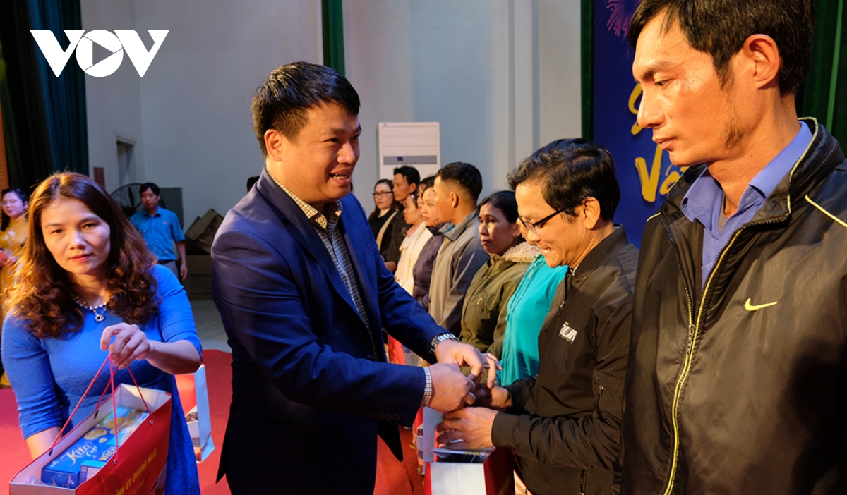 ptt nguyễn hòa bình dự chương trình tết sum vầy- xuân ơn Đảng tại quảng ngãi hình ảnh 8 ptt nguyen hoa binh du chuong trinh tet sum vay- xuan on Dang tai quang ngai hinh anh 8