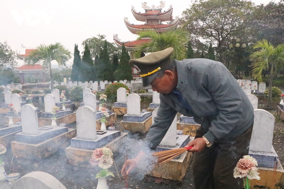 ngay cuoi nam o mien dat thieng quang tri no hoa hoa binh hinh anh 3