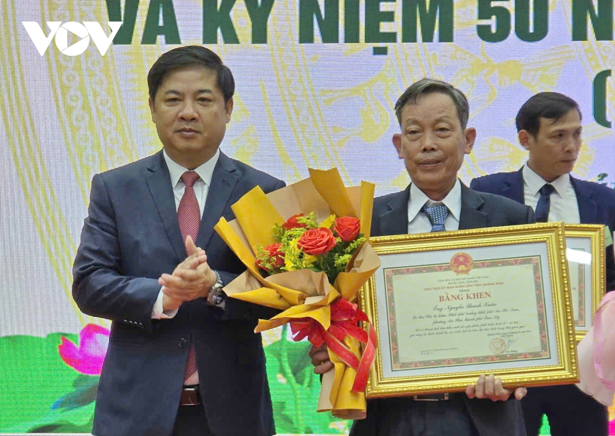 tôn vinh hơn 3.700 người vác tù và hàng tổng ở quảng nam hình ảnh 2 ton vinh hon 3.700 nguoi vac tu va hang tong o quang nam hinh anh 2