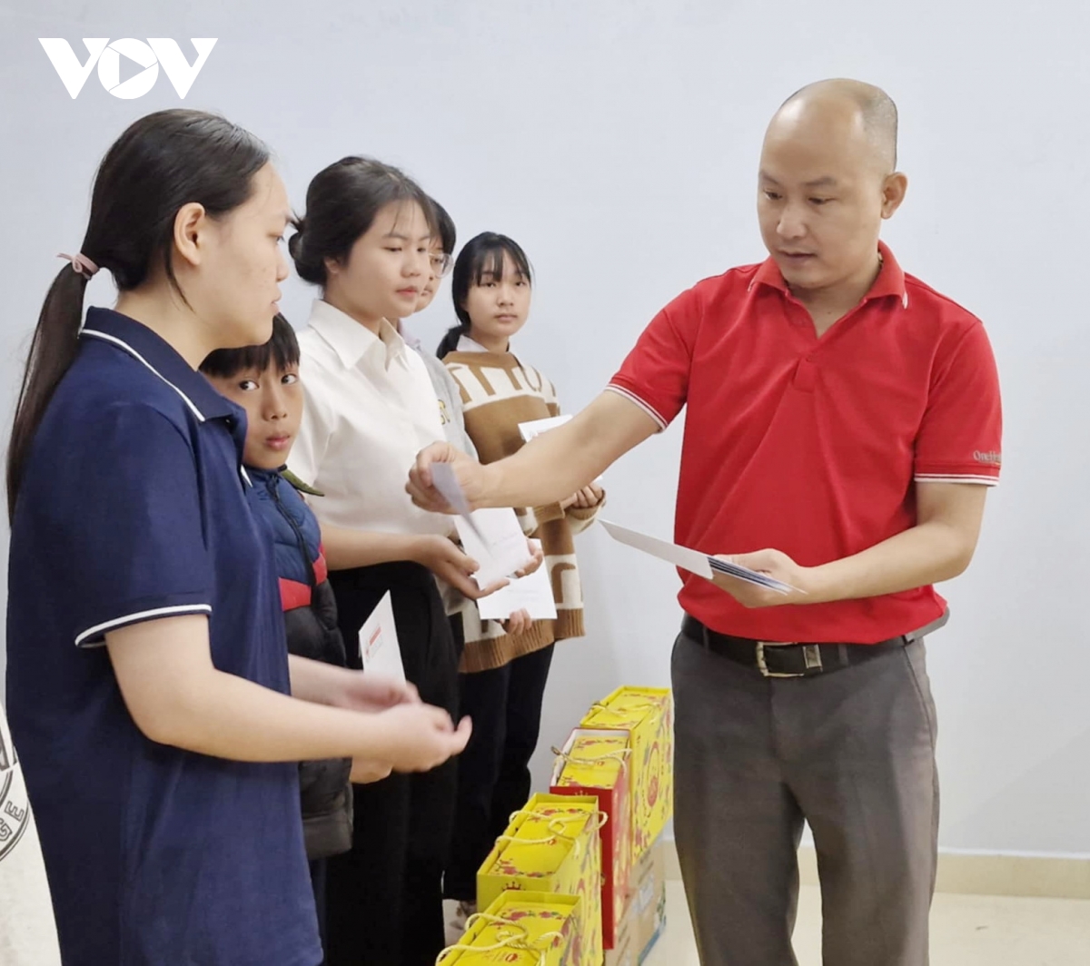 Đà nẵng trao học bổng tặng học sinh, sinh viên hoàn cảnh khó khăn hình ảnh 1 Da nang trao hoc bong tang hoc sinh, sinh vien hoan canh kho khan hinh anh 1