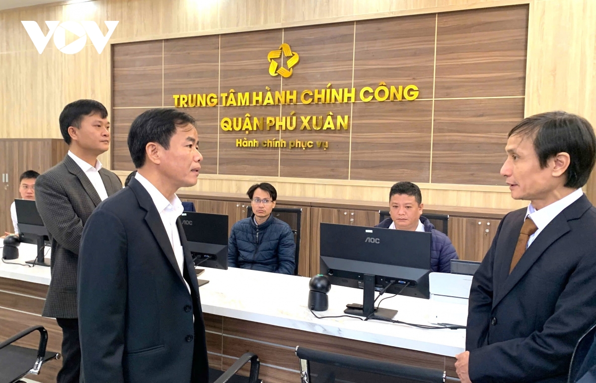 ngày làm việc đầu tiên của các quận mới, thành phố huế trực thuộc trung ương hình ảnh 2 ngay lam viec dau tien cua cac quan moi, thanh pho hue truc thuoc trung uong hinh anh 2