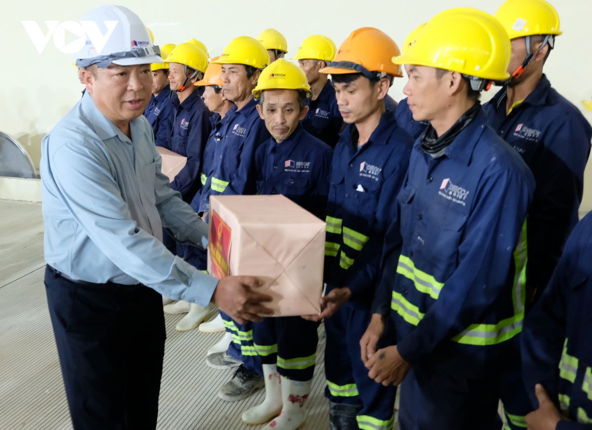 bộ trưởng bộ gtvt kiểm tra tiến độ cao tốc quảng ngãi - hoài nhơn hình ảnh 3 bo truong bo gtvt kiem tra tien do cao toc quang ngai - hoai nhon hinh anh 3