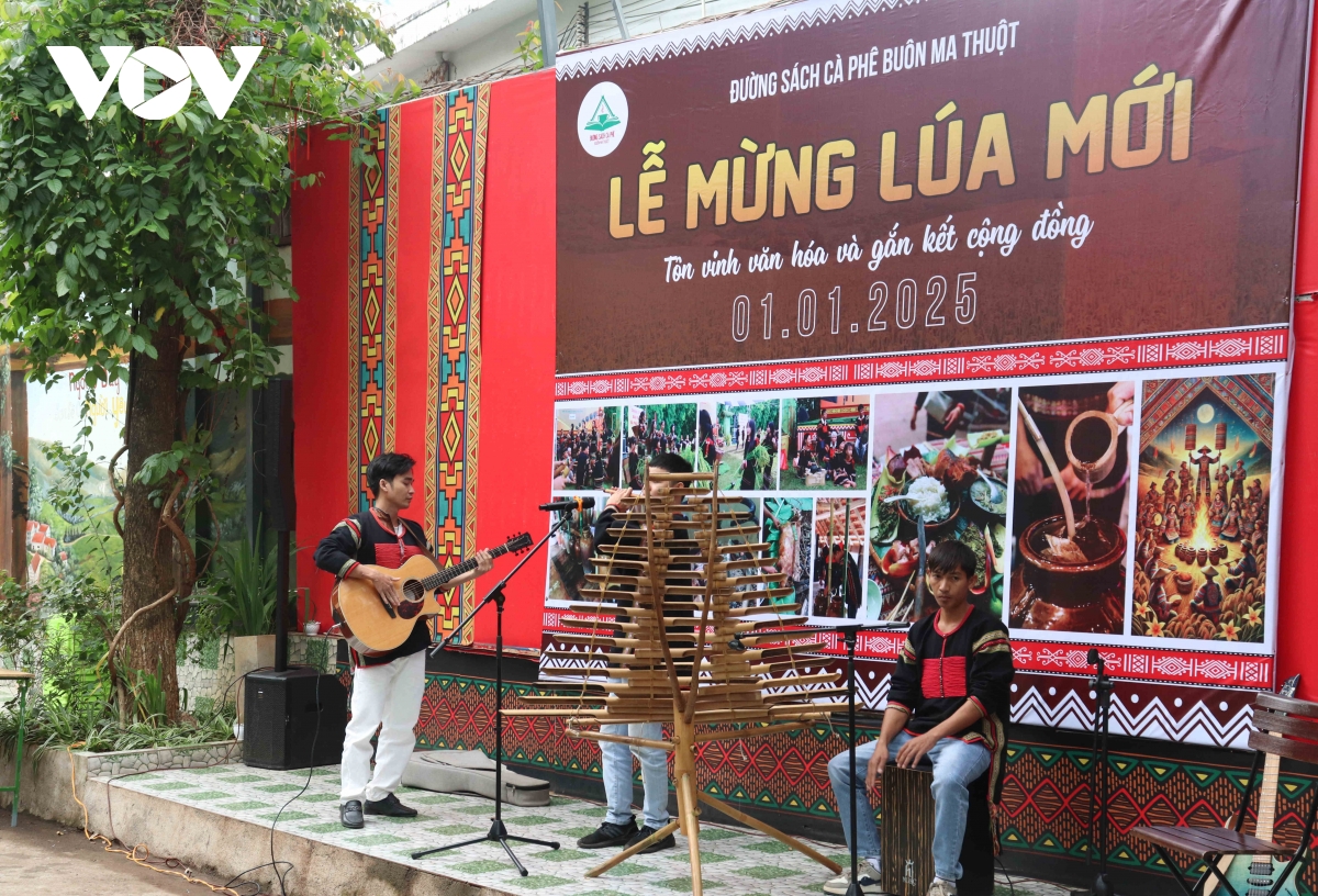 tai hien le mung lua moi o trung tam thanh pho buon ma thuot trong ngay dau nam moi hinh anh 8