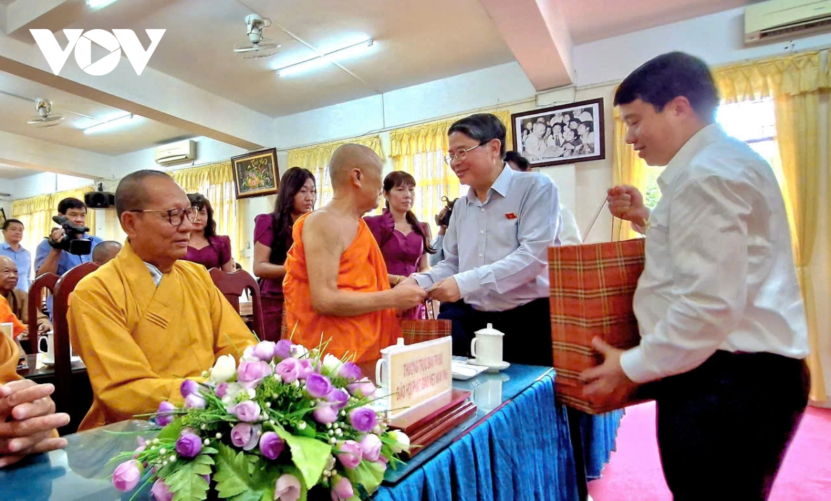 phó chủ tịch quốc hội nguyễn Đức hải thăm, tặng quà tết tại tỉnh sóc trăng hình ảnh 3 pho chu tich quoc hoi nguyen Duc hai tham, tang qua tet tai tinh soc trang hinh anh 3