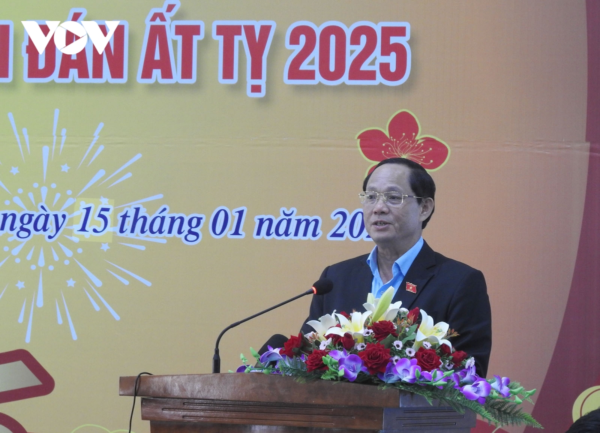 chúc tết, tặng quà người lao động ở nhiều địa phương trong cả nước hình ảnh 2 chuc tet, tang qua nguoi lao dong o nhieu dia phuong trong ca nuoc hinh anh 2
