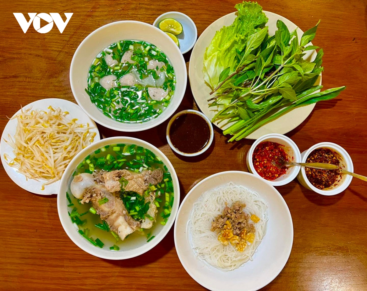 phở khô gia lai hút khách ngày đầu năm hình ảnh 2 pho kho gia lai hut khach ngay dau nam hinh anh 2