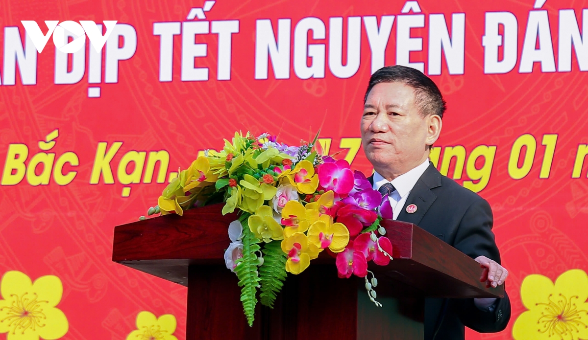 phó thủ tướng hồ Đức phớc tặng quà tết tại bắc kạn hình ảnh 1 pho thu tuong ho Duc phoc tang qua tet tai bac kan hinh anh 1