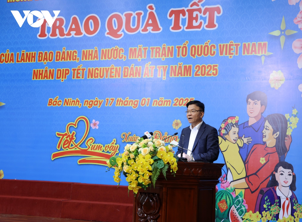 phó thủ tướng lê thành long chăm lo người nghèo, không để ai bị bỏ lại phía sau hình ảnh 1 pho thu tuong le thanh long cham lo nguoi ngheo, khong de ai bi bo lai phia sau hinh anh 1