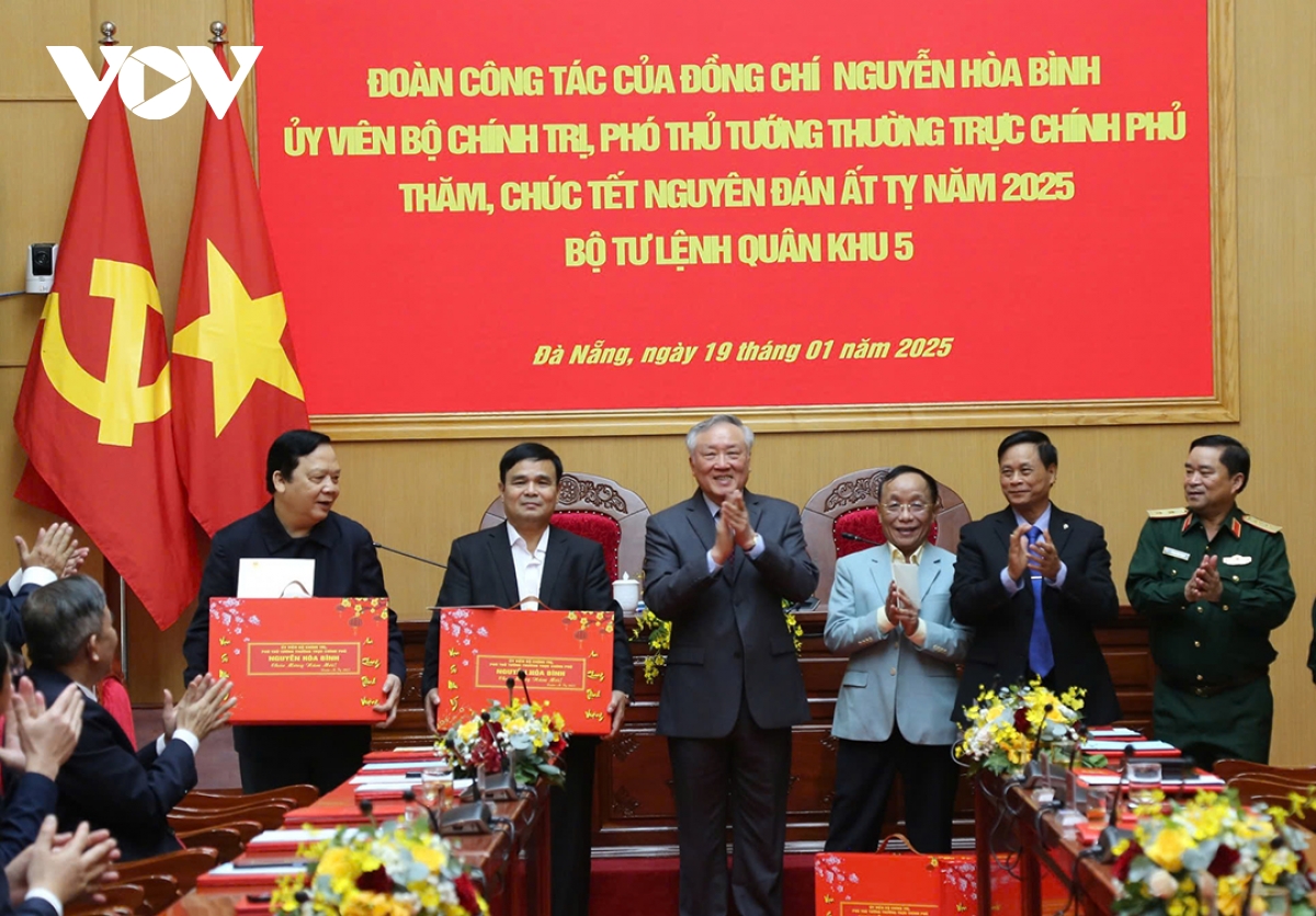 phó thủ tướng thường trực chính phủ nguyễn hòa bình thăm, chúc tết quân khu 5 hình ảnh 8 pho thu tuong thuong truc chinh phu nguyen hoa binh tham, chuc tet quan khu 5 hinh anh 8