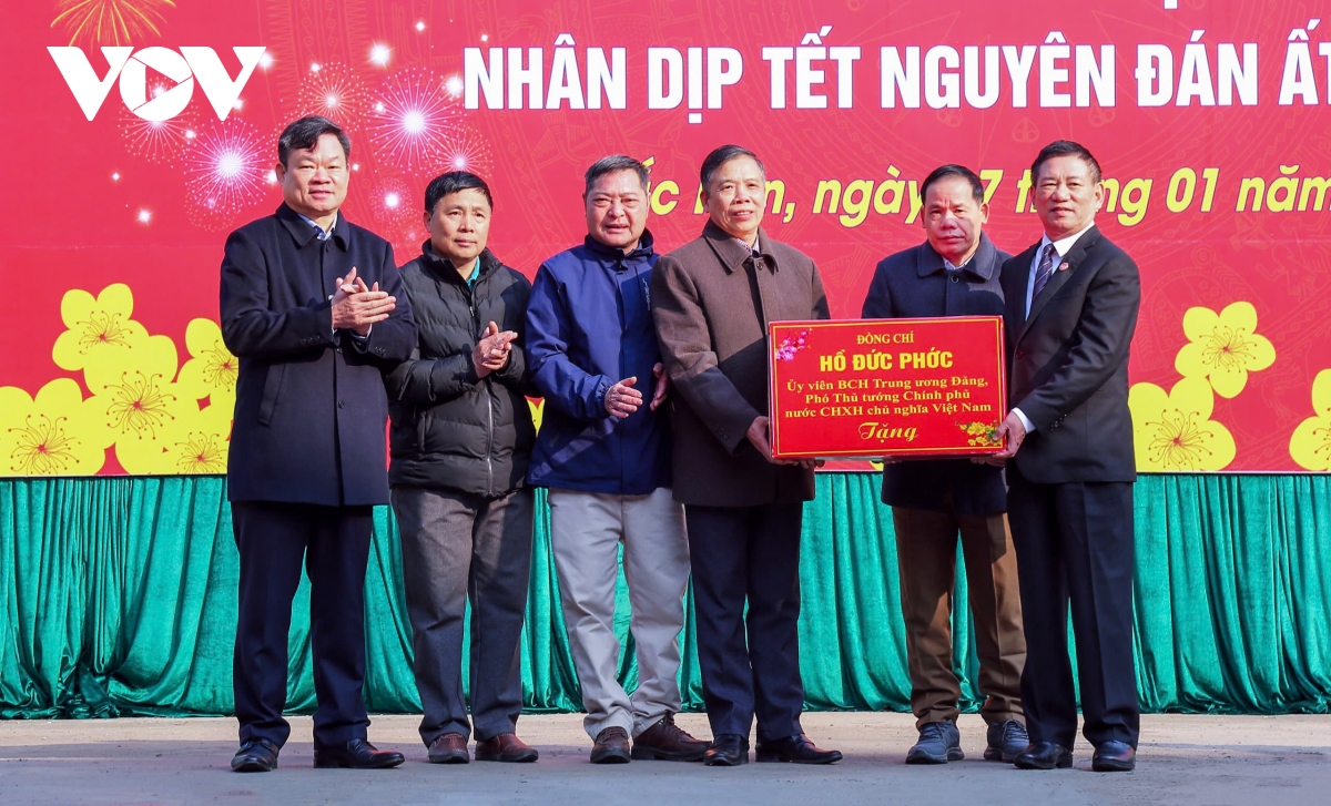 phó thủ tướng hồ Đức phớc tặng quà tết tại bắc kạn hình ảnh 3 pho thu tuong ho Duc phoc tang qua tet tai bac kan hinh anh 3