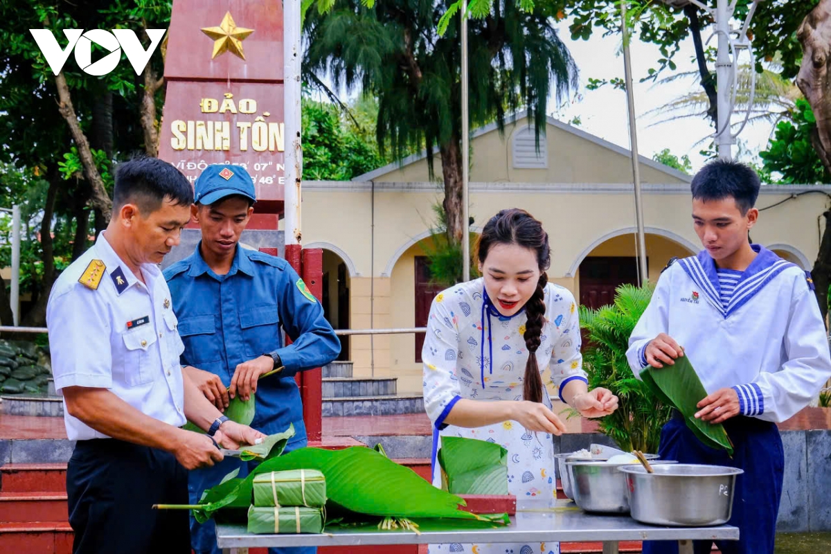 lá chắn thép bảo vệ bình yên biển đảo cho đất liền đón xuân hình ảnh 2 la chan thep bao ve binh yen bien dao cho dat lien don xuan hinh anh 2