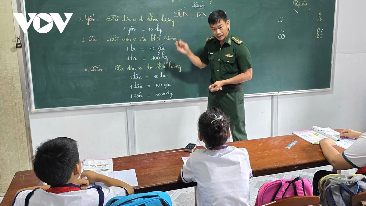 nguoi dang vien quan ham xanh tan tuy noi dao xa hinh anh 1