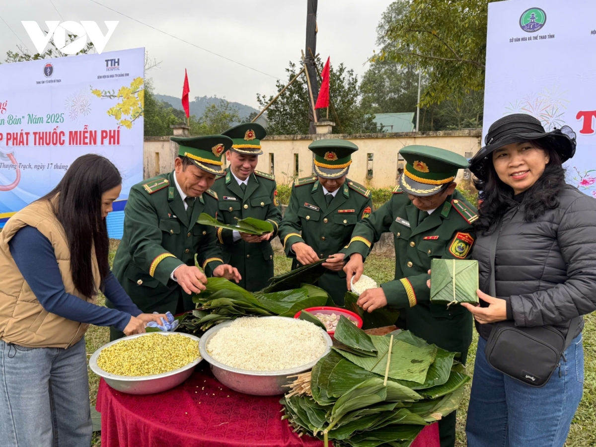 mang tết ấm đến bản làng biên giới hình ảnh 3 mang tet am den ban lang bien gioi hinh anh 3