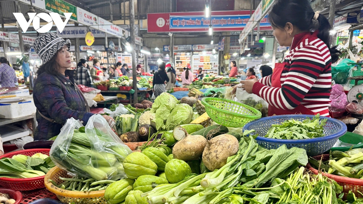 Da nang mua lanh keo dai, gia rau xanh co loai tang gap doi hinh anh 1