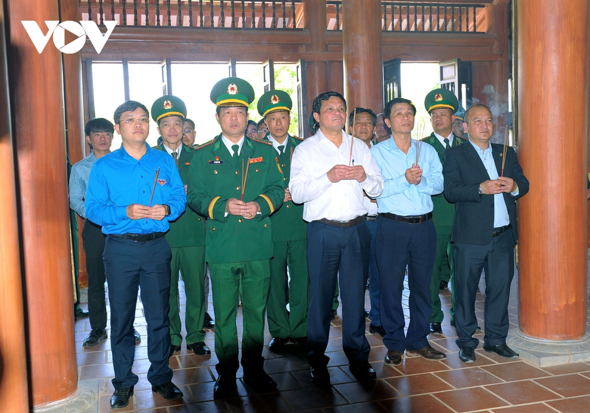 lễ chào cờ ngày mùng 1 tết tại cột mốc biên giới việt nam-lào-campuchia hình ảnh 7 le chao co ngay mung 1 tet tai cot moc bien gioi viet nam-lao-campuchia hinh anh 7