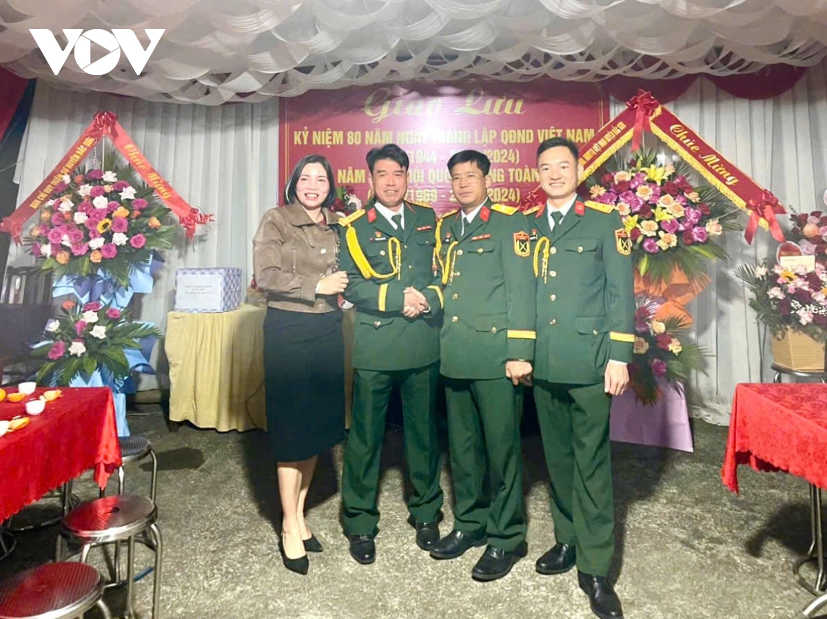 nhung nguoi giu song thong tin tren dinh troi xu lang hinh anh 5