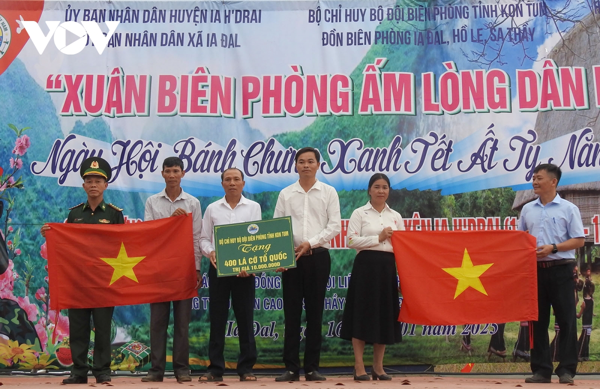 rộn ràng niềm vui tết trên biên giới kon tum hình ảnh 1 ron rang niem vui tet tren bien gioi kon tum hinh anh 1
