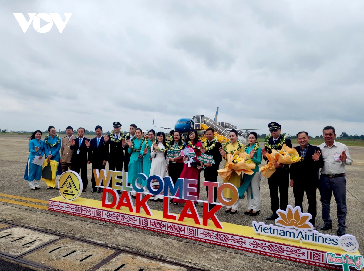 Dak lak don doan khach dau tien xong dat nam 2025 theo duong hang khong hinh anh 2